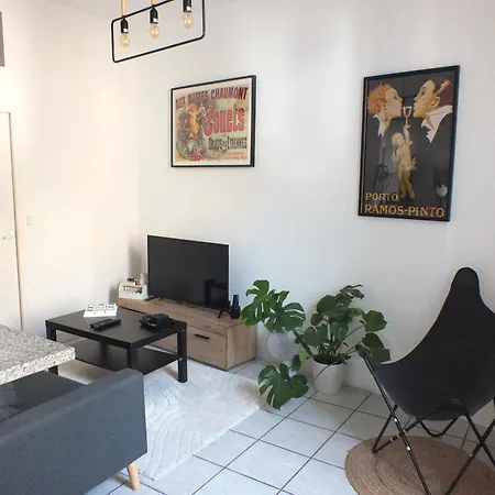 Renove - Centre & Tram 5min Apartment