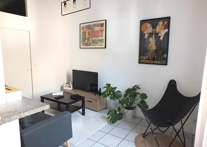 Renove - Centre & Tram 5min Apartment