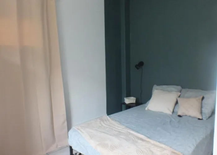 Renove - Centre & Tram 5min Apartment